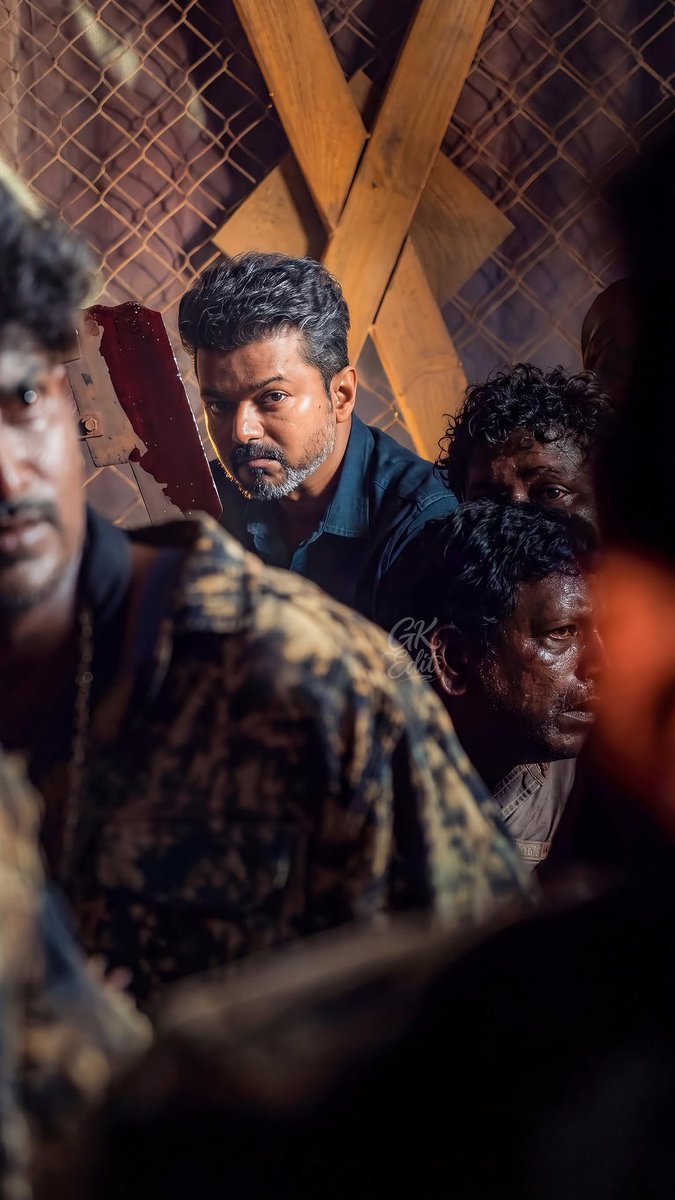 V_F_C_Madesh's tweet photo. எதிரியா அனுப்புனா சிரிக்கிறான் 
பழகிட்டான் போல 🔥🔥

ராவணா மகண்டா 
ஒத்தையில் நிக்கிற எமண்டா..

@actorvijay 
#JanaNayagan https://t.co/CsOHdHDvjY