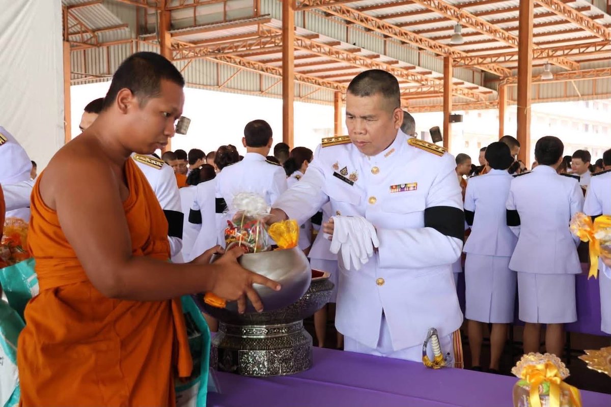 Army_Artillery's tweet photo. วันที่ 28 ก.ค. 69 พ.อ.สมศักดิ์  มีฤทธิ์ เป็นผู้แทน พล.ป. เข้าร่วมกิจกรรมเฉลิมพระเกียรติ พระบาทสมเด็จพระเจ้าอยู่หัว เนื่องจากโอกาสวันเฉลิมพระชนมพรรษา 28 กรกฎาคม 2569 ดังนี้
- พิธีทำบุญตักบาตร และพิธีเจริญพระพุทธมนต์ถวายเป็นพระราชกุศล ณ โรงเรียนวินิตศึกษา ในพระราชูปถัมภ์ฯ แห่งที่ 2 https://t.co/3OS6TYW69D