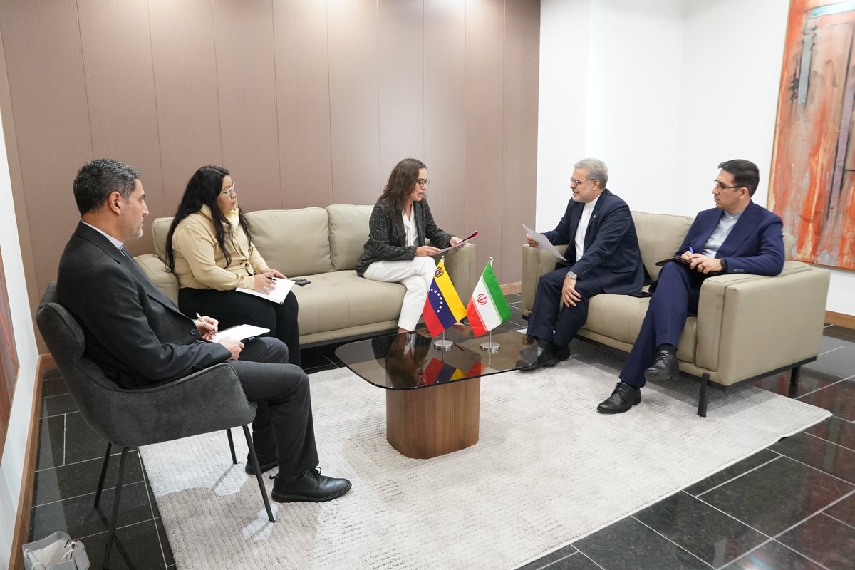 Cancilleria_ve's tweet photo. 🗣️#Atención | Hoy, fue convocado a la cancillería venezolana el embajador de la República Islámica de Irán en Venezuela para hacer entrega de nota de protesta por las expresiones despectivas e impropias sobre las instituciones y autoridades de Venezuela

Hilo 👇 https://t.co/XKzZndcVE8