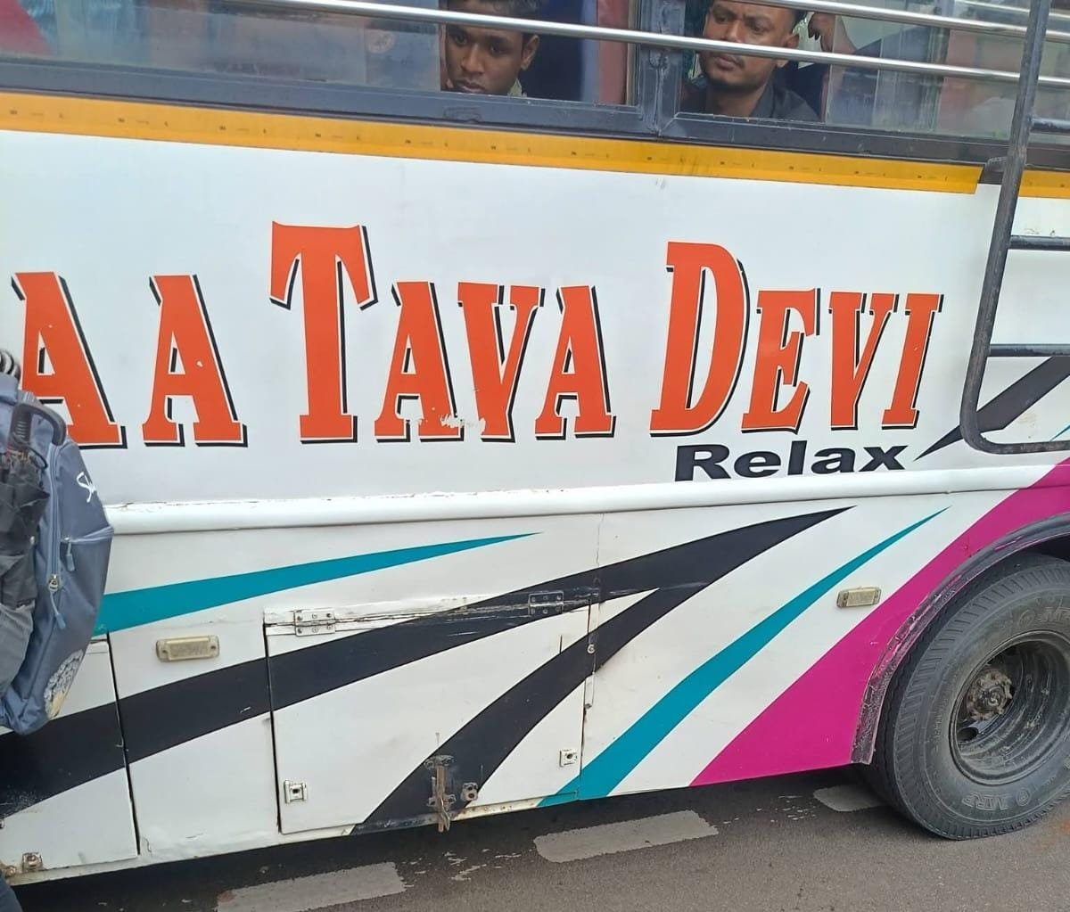 psbehera's tweet photo. @CMO_Odisha @MohanMajhiBJP @bibhuti_mla @CTOdisha @RTO_Puri @PuriDistrict

ସେବା ନାଁରେ ଶୋଷଣ! କାକଟପୁର-ଭୁବନେଶ୍ୱର ବସ୍‌ରେ ଖୋଲା ଲୁଟ୍।
60 ଟଙ୍କା ଭଡା 100 ଟଙ୍କା, ନା ରେଟ୍ ଚାର୍ଟ ନା ଇ-ଟିକେଟ୍। 
Bus No: OD02AC0494 "ମା ଟଭାଦେବୀ"
7 ଦିନରେ ଚଢାଉ ନହେଲେ ରାସ୍ତା ଅବରୋଧ। #StopBusLoot #Kakatpur https://t.co/31LWjXXPgH
