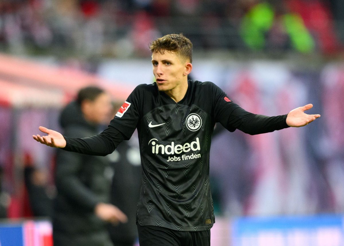 FabrizioRomano's tweet photo. 🚨🔵⚪️ Schalke are close to completing Jesper Lindström loan deal from Napoli until the end of the season.

No loan fee, straight loan with majority of salary covered as @Sky_Dirk reported. https://t.co/w1rf7kJXpz