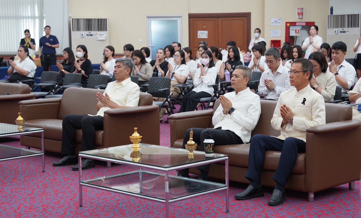 MDechasakulsom's tweet photo. วันที่ ๒๔ กรกฎาคม ๒๕๖๙ ร่วมกับคณะผู้บริหาร พนักงาน และผู้ปฏิบัติงานภายใน การรถไฟฟ้าขนส่งมวลชนแห่งประเทศไทย (รฟม.) กิจกรรมทำบุญตักบาตร ประจำเดื���นกรกฎาคม ๒๕๖๙ เนื่องในโอกาสวันเฉลิมพระชนมพรรษา พระบาทสมเด็จพระเจ้าอยู่หัว ๒๘ กรกฎาคม ๒๕๖๙ ณ บริเวณห้องประชุม ๒ ชั้น ๙ อาคาร ๑ รฟม. https://t.co/khE0apFctd