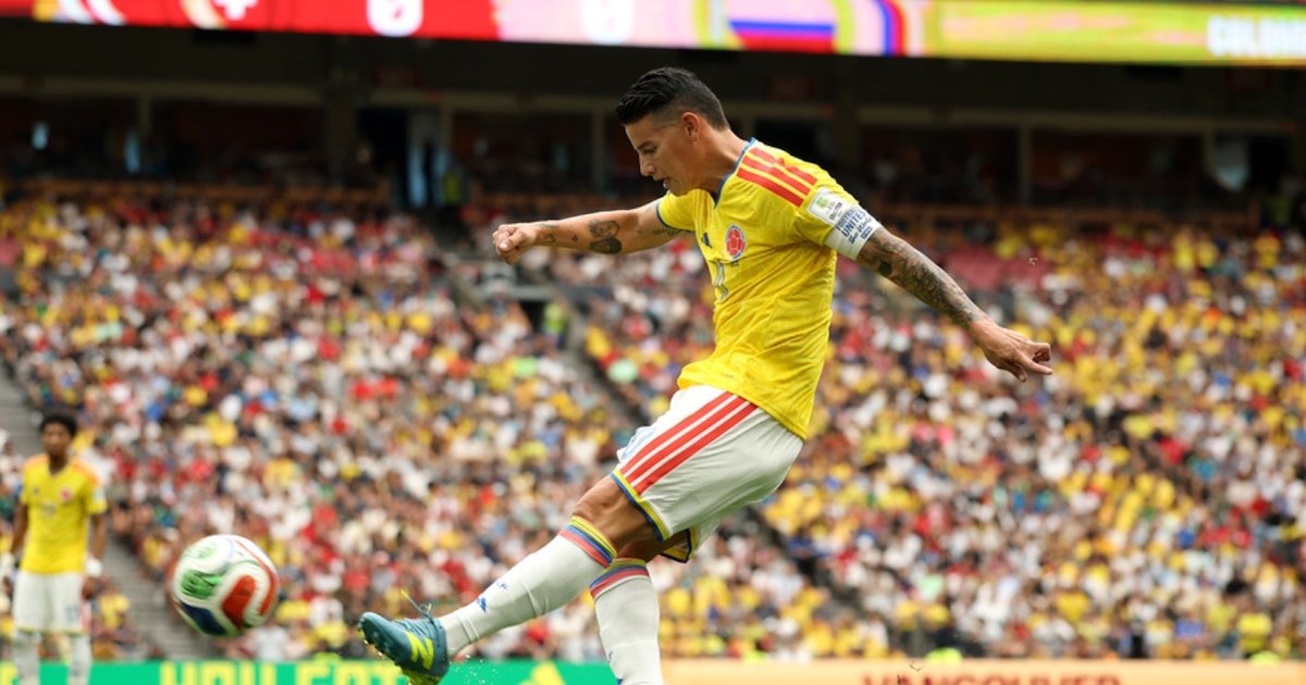 infobaecolombia's tweet photo. Viaje de James Rodríguez a Italia fue aplazado por emergencia del avión: estos son los detalles https://t.co/9uD3IP0efh https://t.co/POHMLtj1Ox