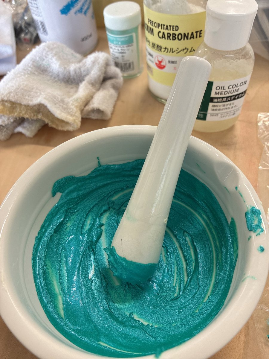 koharu_no_heya's tweet photo. 偏光と蓄光の油絵具が売ってないから顔料から作ったら成功して大興奮してるので見てください https://t.co/M1d6KtRNcW