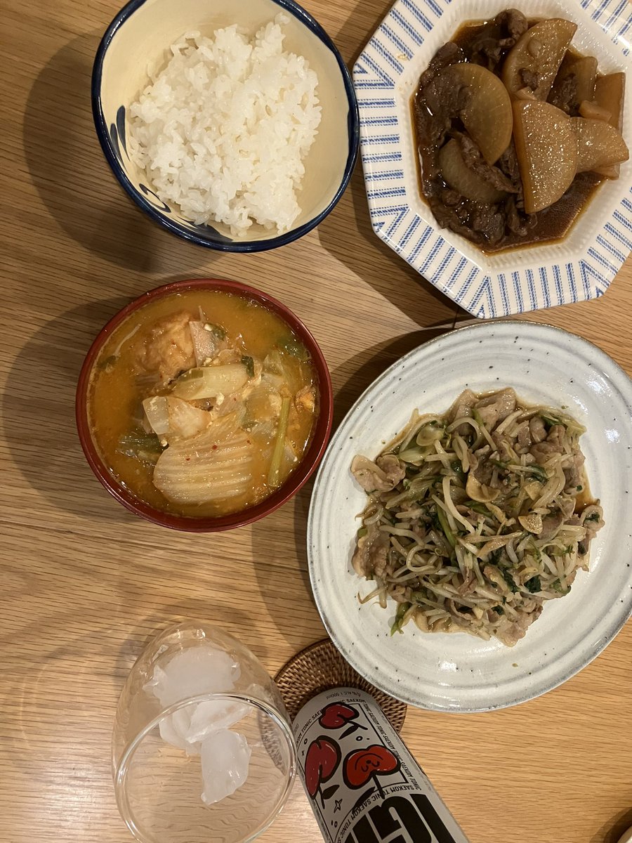 hanachan20201's tweet photo. 12/28夜 #おうちごはん 梨泰院クラス風もやし炒めと牛すじと大根の煮物。おいしかった。 https://t.co/hFkbUExIEk