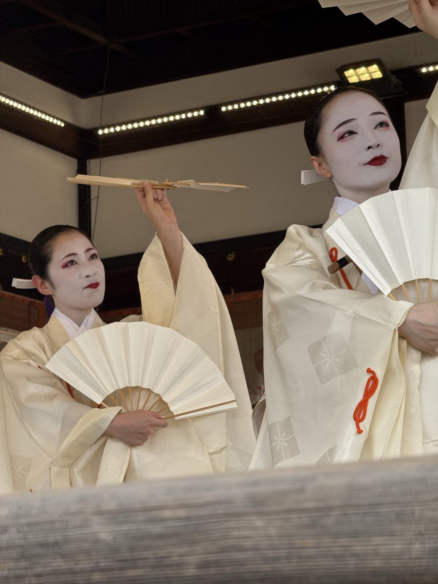 otanaccho's tweet photo. 7/24祇園祭 花傘巡行 舞踊奉納
いつか行きたいと思っていたこの日に京都に行くことが出来ました✨
大ファンの秀眞衣さんをはじめ、美しく可愛らしい芸舞妓さん達の舞踊を間近で見ることが出来て感動🥹✨
祇園祭は1ヶ月の間にいろんな行事があって、奥が深くまだまだ知らないことだらけ。また行きます☺️ https://t.co/WOthGn7Z6g