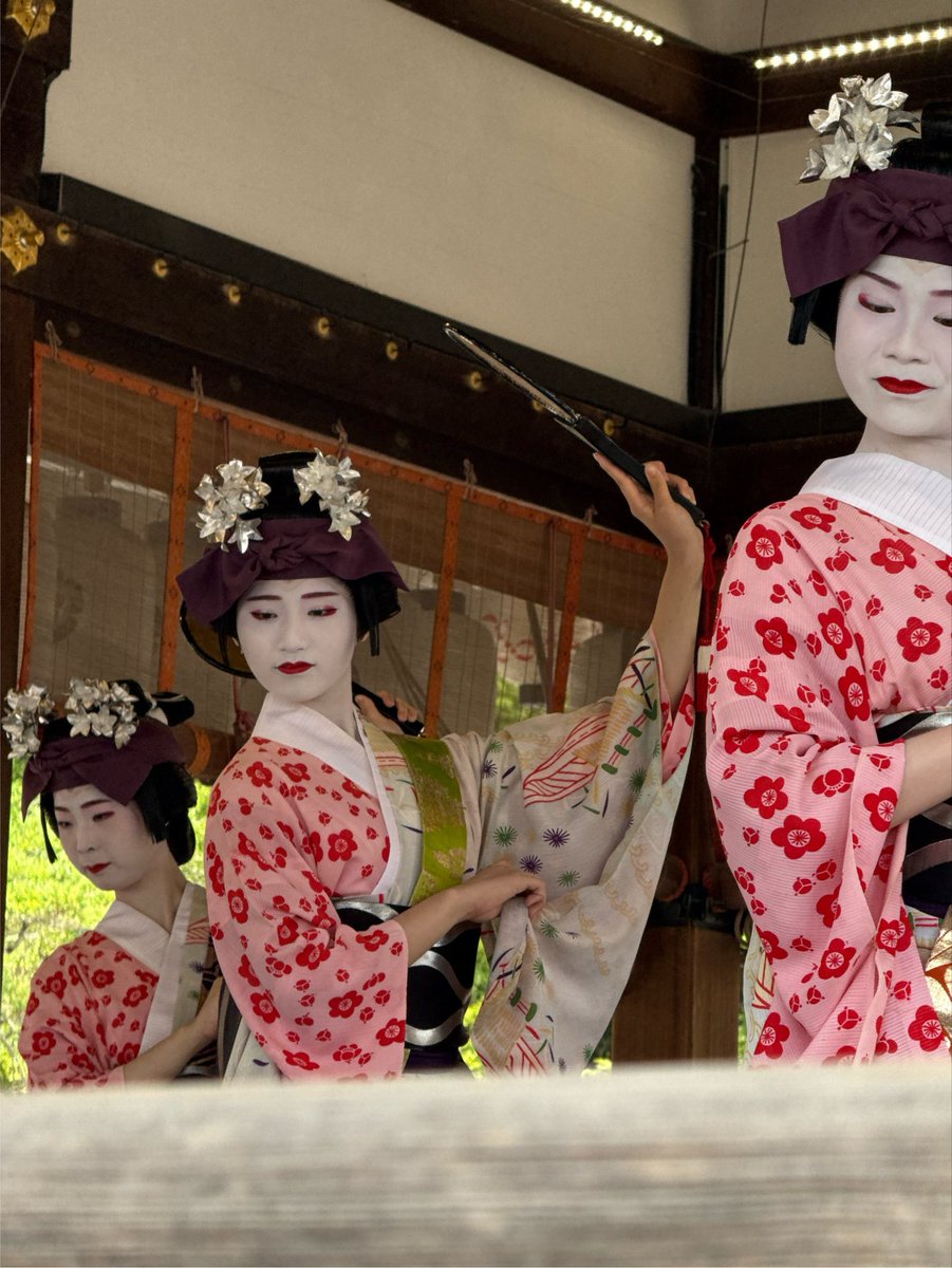 otanaccho's tweet photo. 7/24祇園祭 花傘巡行 舞踊奉納
いつか行きたいと思っていたこの日に京都に行くことが出来ました✨
大ファンの秀眞衣さんをはじめ、美しく可愛らしい芸舞妓さん達の舞踊を間近で見ることが出来て感動🥹✨
祇園祭は1ヶ月の間にいろんな行事があって、奥が深くまだまだ知らないことだらけ。また行きます☺️ https://t.co/WOthGn7Z6g