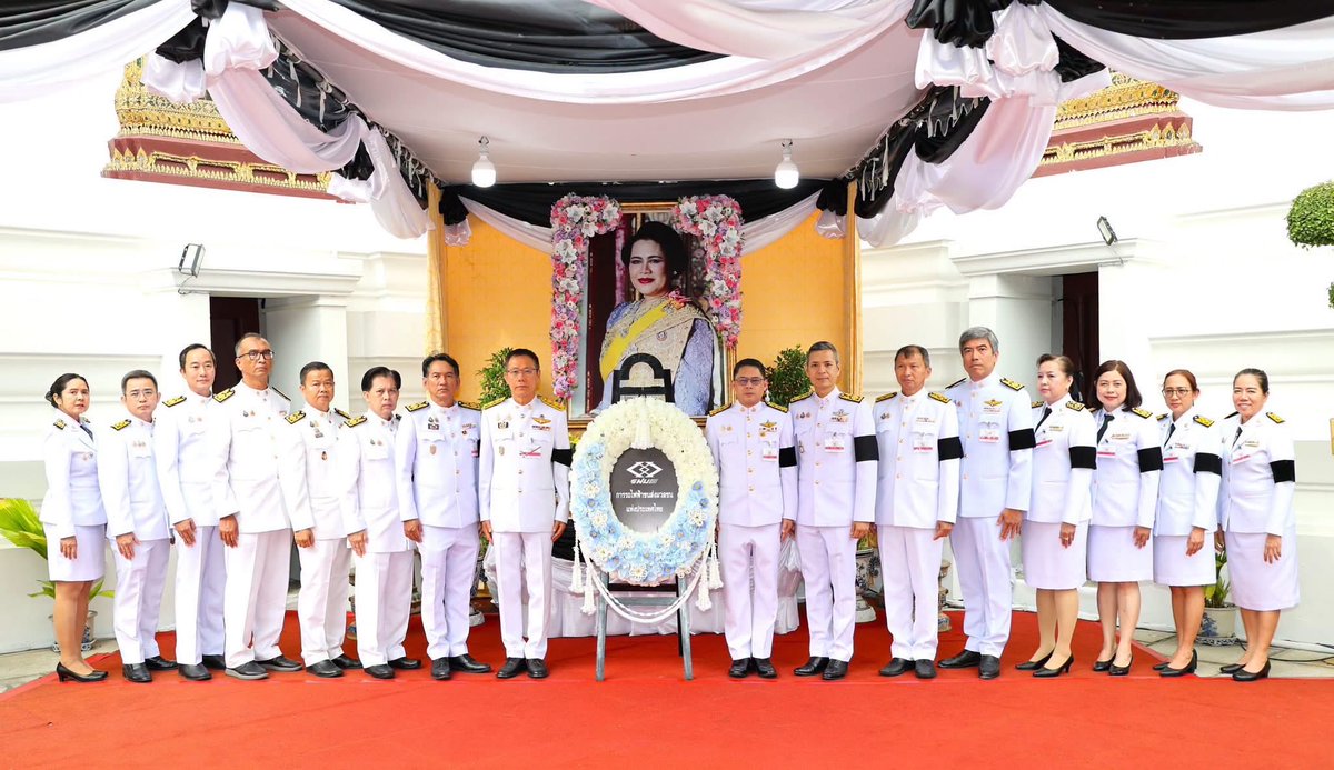 MDechasakulsom's tweet photo. วันที่ ๑๗ กรกฎาคม ๒๕๖๙  น้อมรำลึกถึงพระมหากรุณาธิคุณอันหาที่สุดมิได้ การรถไฟฟ้าขนส่งมวลชนแห่งประเทศไทย(รฟม.) ร่วมเป็นเจ้าภาพบำเพ็ญกุศลและพระพิธีธรรมสวดพระอภิธรรมพระบรมศพสมเด็จพระนางเจ้าสิริกิติ์ พระบรมราชินีนาถ พระบรมราชชนนีพันปีหลวง ณ พระที่นั่งดุสิตมหาปราสาท ในพระบรมมหาราชวัง https://t.co/ognBjasqsA