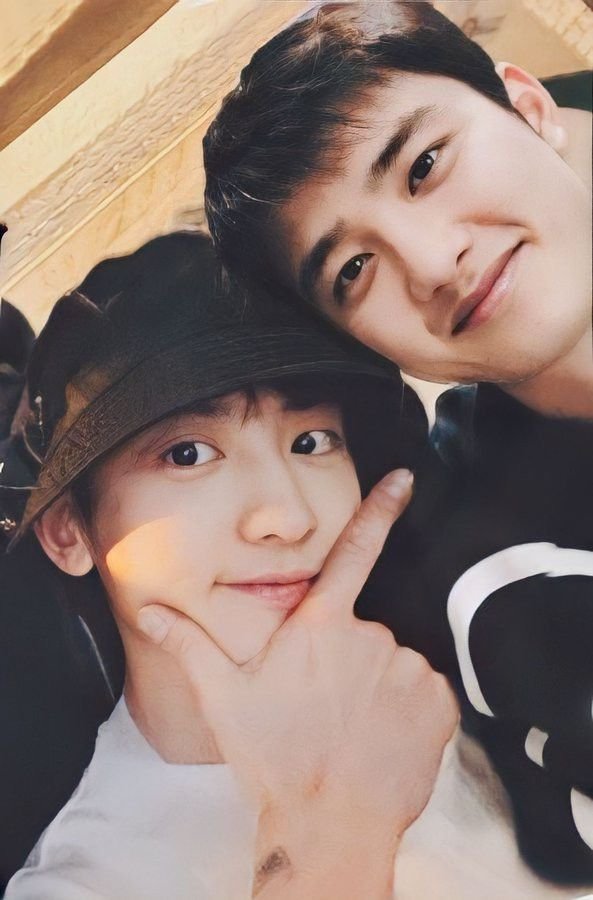 RB_Cherry04's tweet photo. 엑소 전원 6명이 둘둘둘 친구인 게 너무 신기해 https://t.co/rkXNWyEFcx