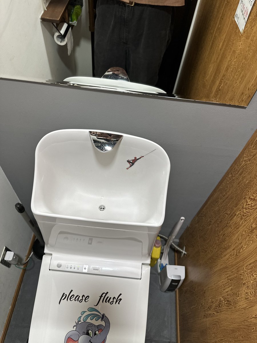 tk0318wt's tweet photo. 居酒屋のトイレがブランドニュー https://t.co/vNe6jkY5SY