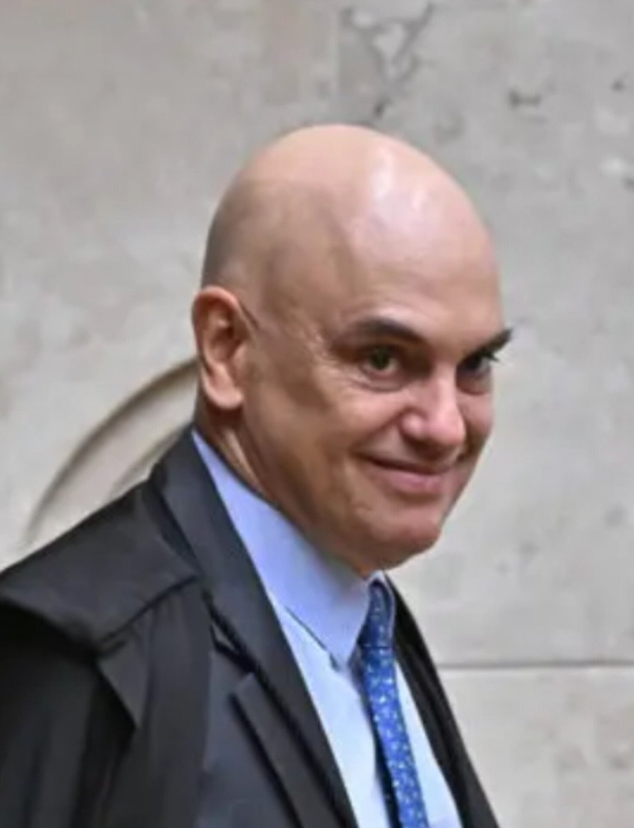 vinicios_betiol's tweet photo. URGENTE: o ministro Alexandre de Moraes acabou de enviar à PGR a informação de que O FLÁVIO BOLSONARO NÃO COMPARECEU AO DEPOIMENTO HOJE. Será que vai rolar uma visitinha da PF? https://t.co/7F600WZ59H
