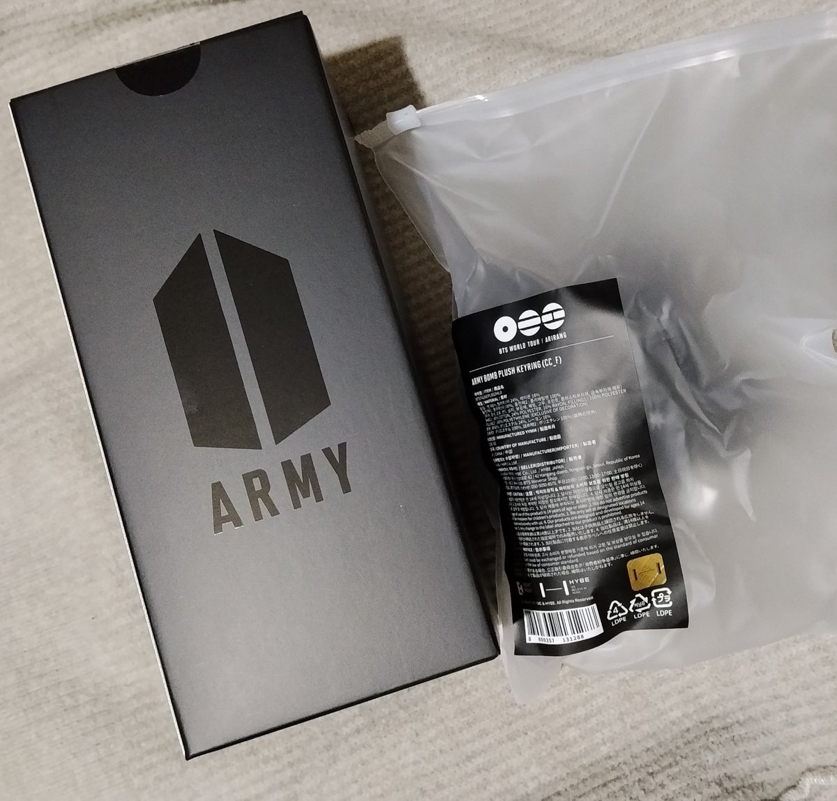 Vkpopb's tweet photo. Por fiiin me llegó mi Army bomb 😭😭😭 al fin la tengo en mis manos, mi primer Army bomb https://t.co/61Slxg3qZu