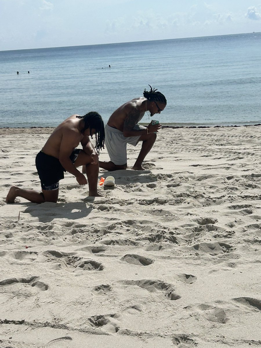 JaydenToppin's tweet photo. Got the chance to work with former NFL player @Dangerfield__ while I was on vacation in Florida. Glad I was able to get some work in during the trip.

@SVerbit @Coach_IPace @CoachFucillo @Coach_JA_Marist @NickSpause @Coach_OOmoyeni @TheCoachGriggs @CoachHebert12 @CoachHennessey https://t.co/Q3QB9e2aQi
