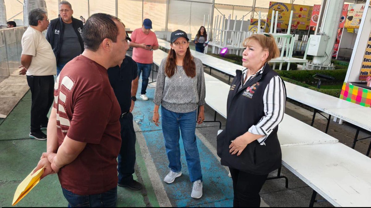 evelyn_parraA's tweet photo. Estamos afinando cada detalle y recorriendo el corazón del #TortaFest2026. 🥪🚔

Porque una gran fiesta también se vive con orden, prevención y la mejor seguridad para que tú y tu familia disfruten con tranquilidad.

¡Ya casi nos vemos! 💪✨ #MiBellaVenus #ComandoVC https://t.co/yqOjxDzhCc