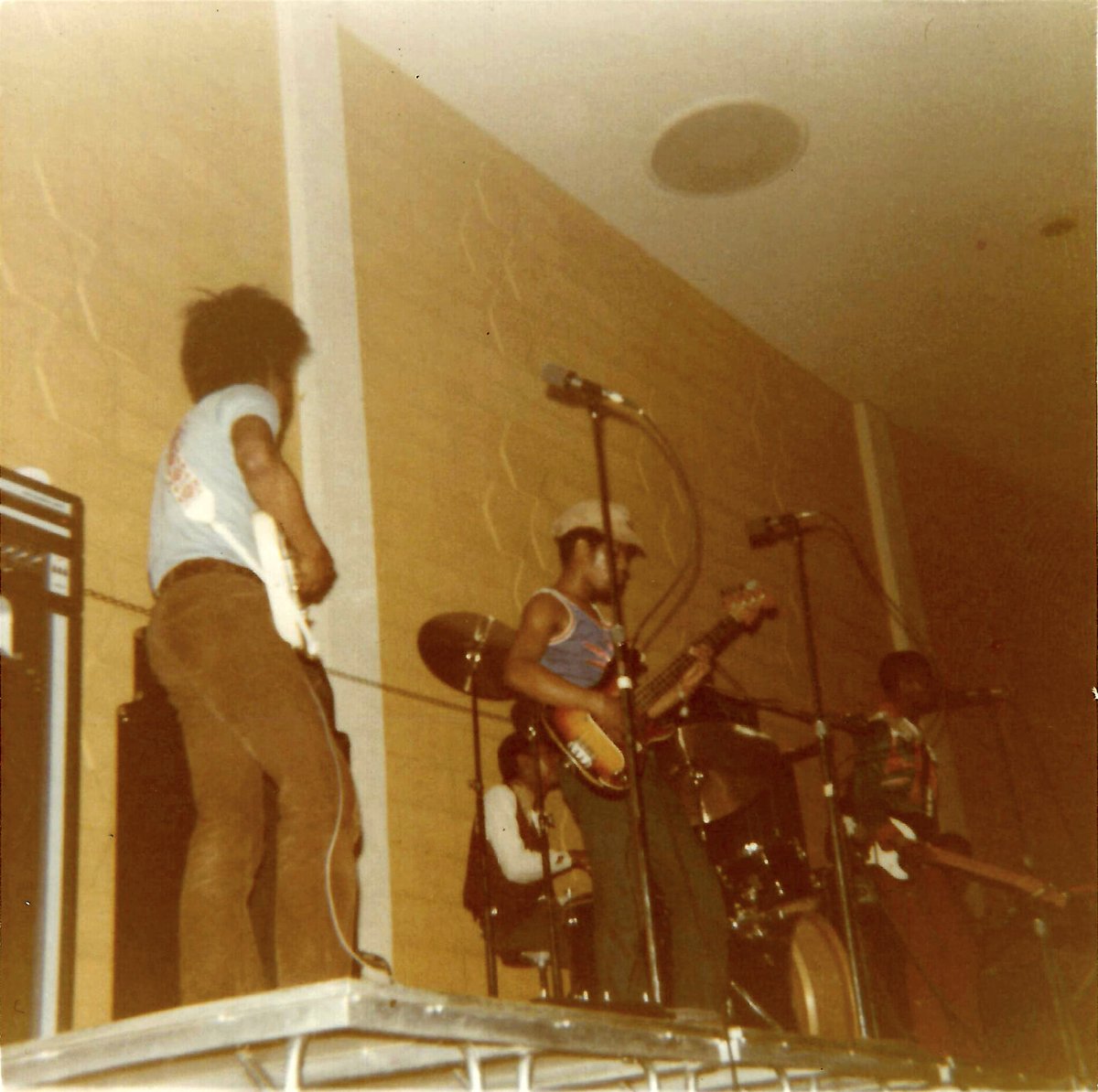 Passionweiss's tweet photo. Funkadelic at the Civic Center Gold Room in Evansville, Indiana. 6/13/71

Less than a month before "Maggot Brain" was released.

Photos by Roger Krause https://t.co/BkhMWJ8jbB