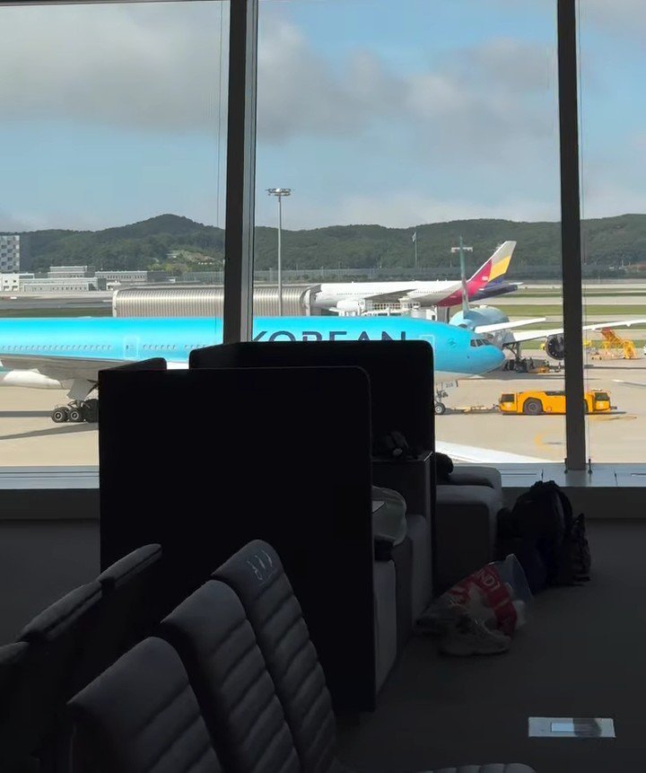 AzraelTks's tweet photo. BTS crew is heading to NYC, I can't wait to see my TaeKook again. 😍 https://t.co/VnWE56fhBI