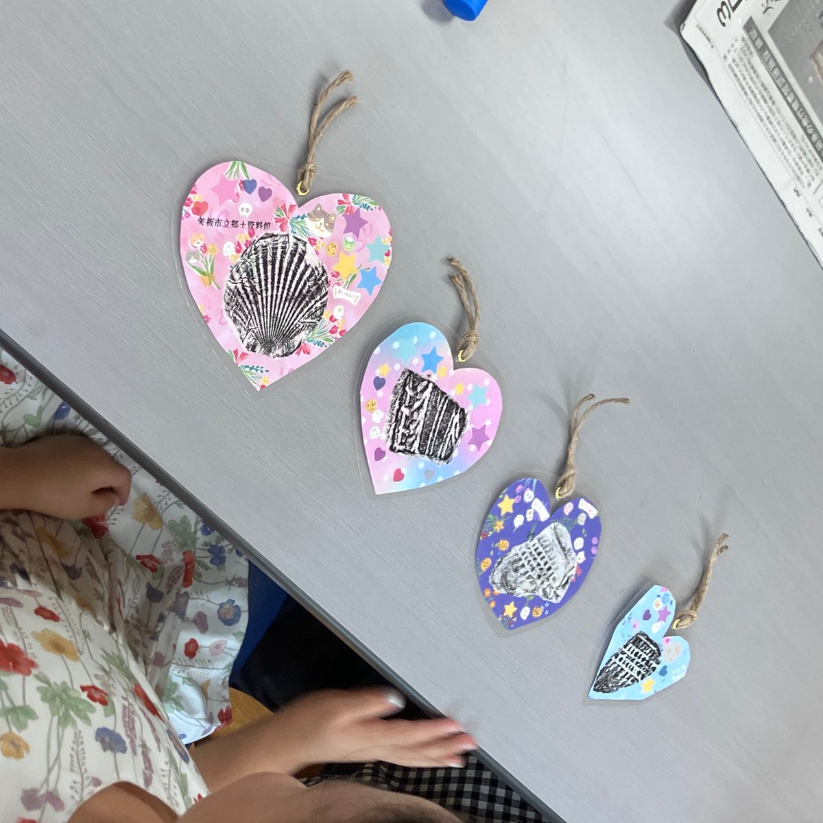 YAITA_BUNKA's tweet photo. 7月25日（土）に矢板市立郷土資料館にて、小学生を対象に拓本の体験教室を開催しました
作ってもらった拓本はラミネートしてしおりにして、思い出にのこる一品となりました📚

またやりたいという声も聞くことができ、運営側としても大変やりがいがありました💪 https://t.co/WuiLUTJrlV