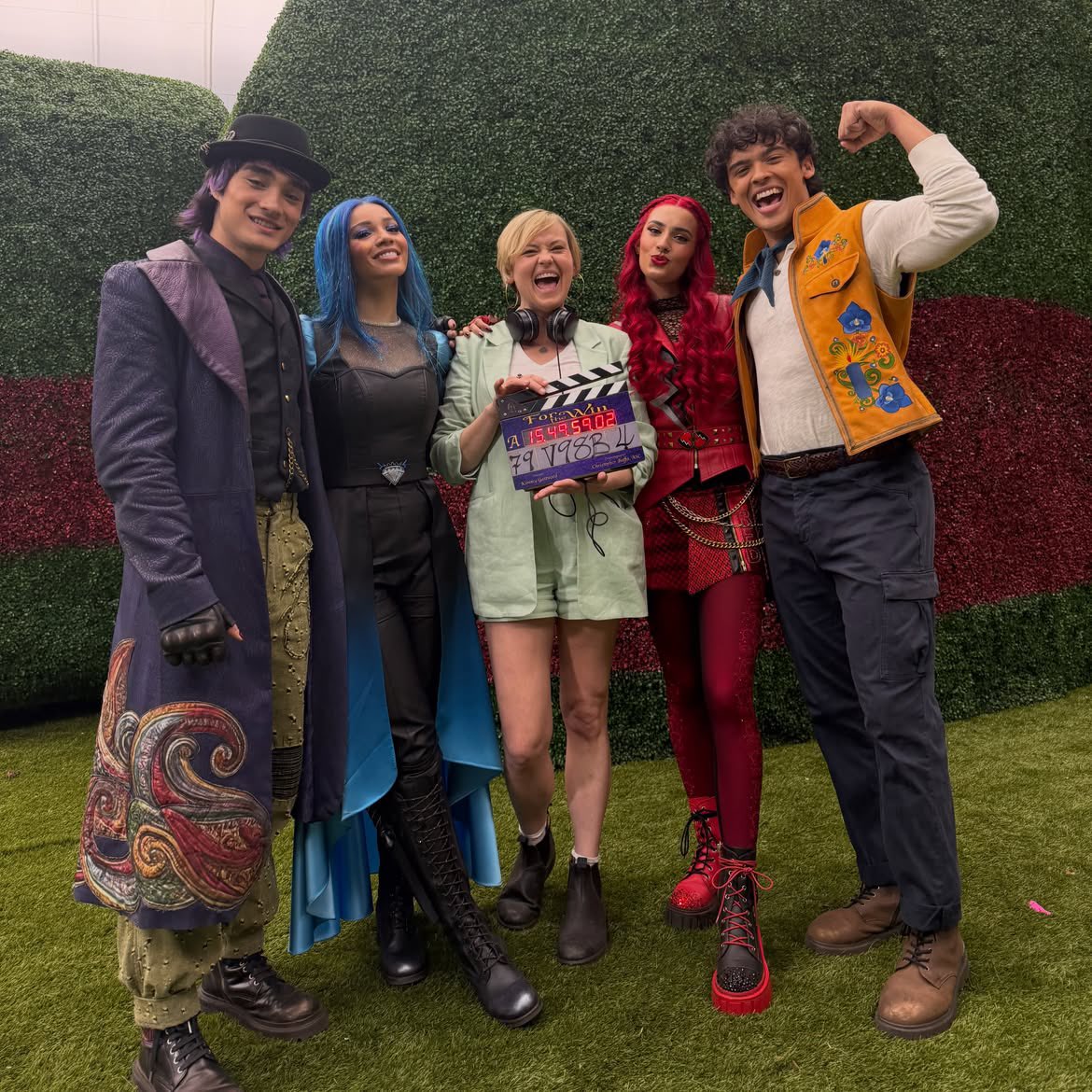 snowymuse's tweet photo. The cast of Descendants: Wicked Wonderland 😭🤍 https://t.co/5c69tS2uaf