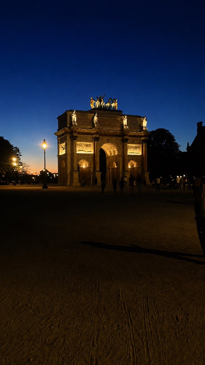 Astryde_B's tweet photo. #touriste #parisbynight https://t.co/PLNt2TpFG8