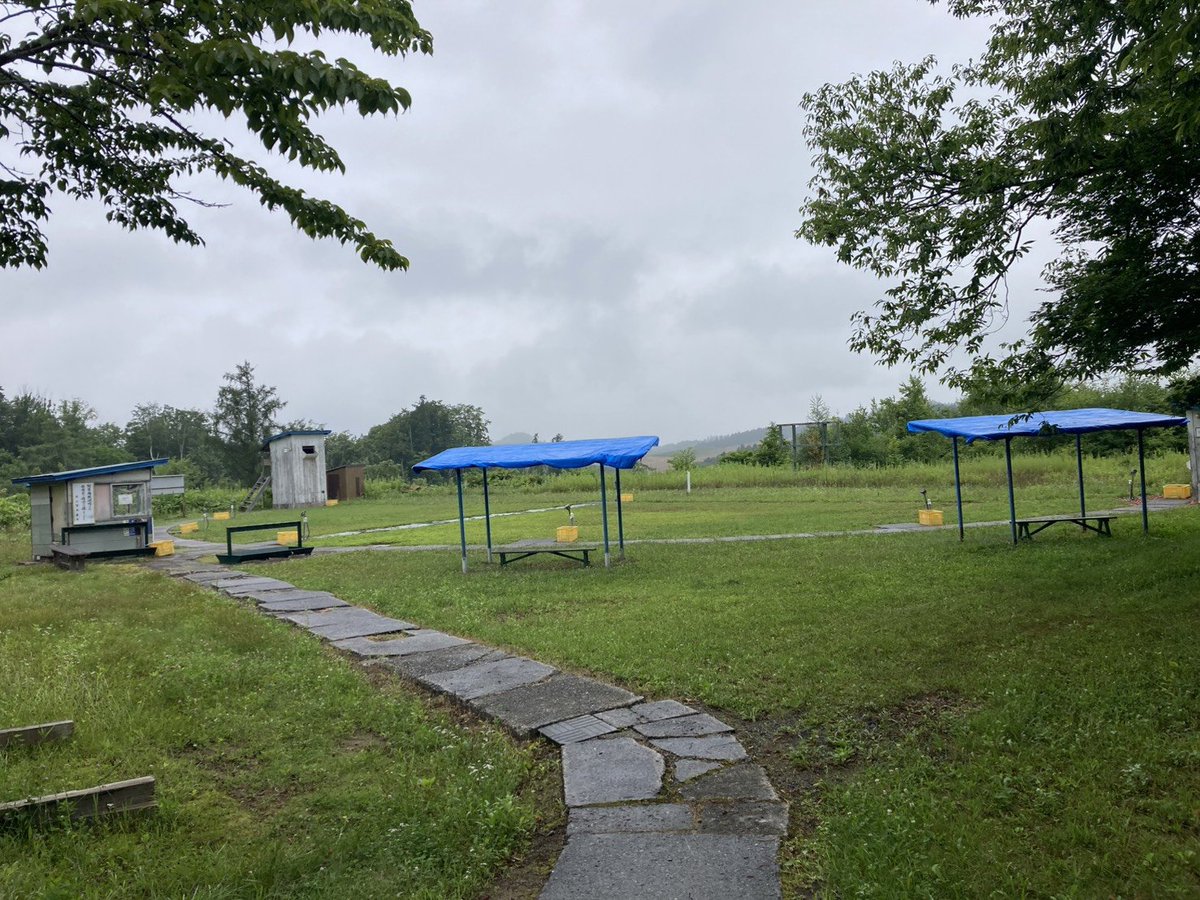 kuriyamaclay's tweet photo. 本日は終日フリーです

うっすら霧雨の朝…ひんやりしていますね

最終１５時スタート
終日、新ISSF設定、トラップはフィールド不可

皆様のご来場をお待ちしております

#クレー射撃 #北海道栗山国際クレー射撃場　#ハンティングネット　#湯浅火薬銃砲店 https://t.co/yyJiCZgP5V