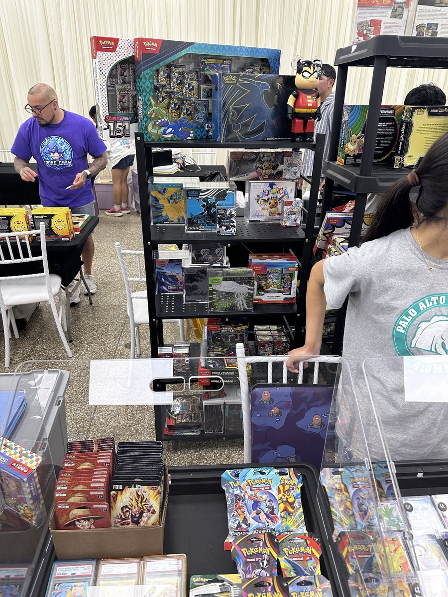 11bats's tweet photo. @RNGingy Bruh you’re “accidentally” setting an unrealistic bar for your audience literally ruining the fun out the hobbyThe average collector it’s the chase that makes the hobby fun not the illusion of constant winning.But here comes you o look at me all I get is sick pullsGet a grip lady https://t.co/Q67nobF8OB