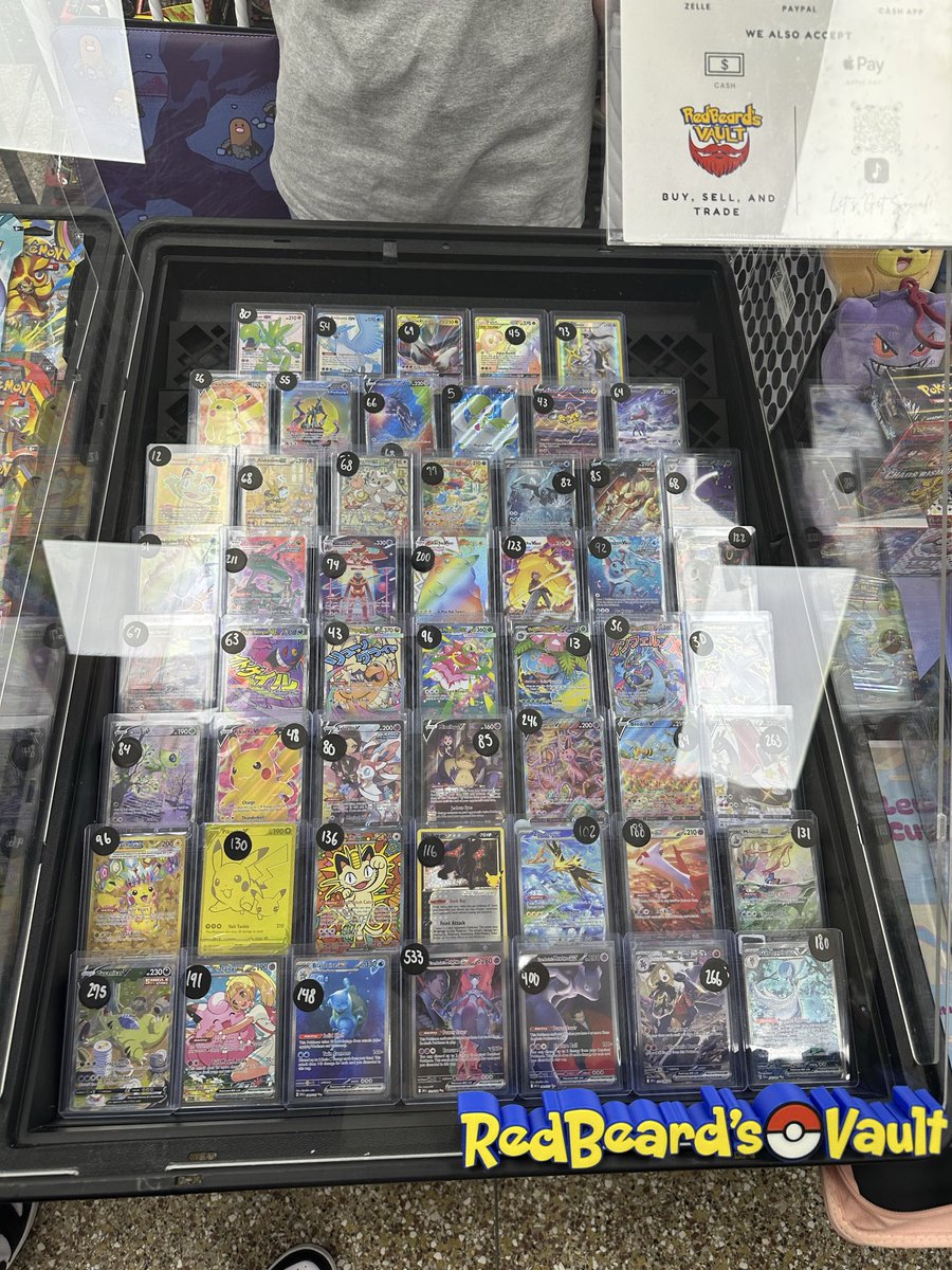 11bats's tweet photo. @RNGingy Bruh you’re “accidentally” setting an unrealistic bar for your audience literally ruining the fun out the hobbyThe average collector it’s the chase that makes the hobby fun not the illusion of constant winning.But here comes you o look at me all I get is sick pullsGet a grip lady https://t.co/Q67nobF8OB