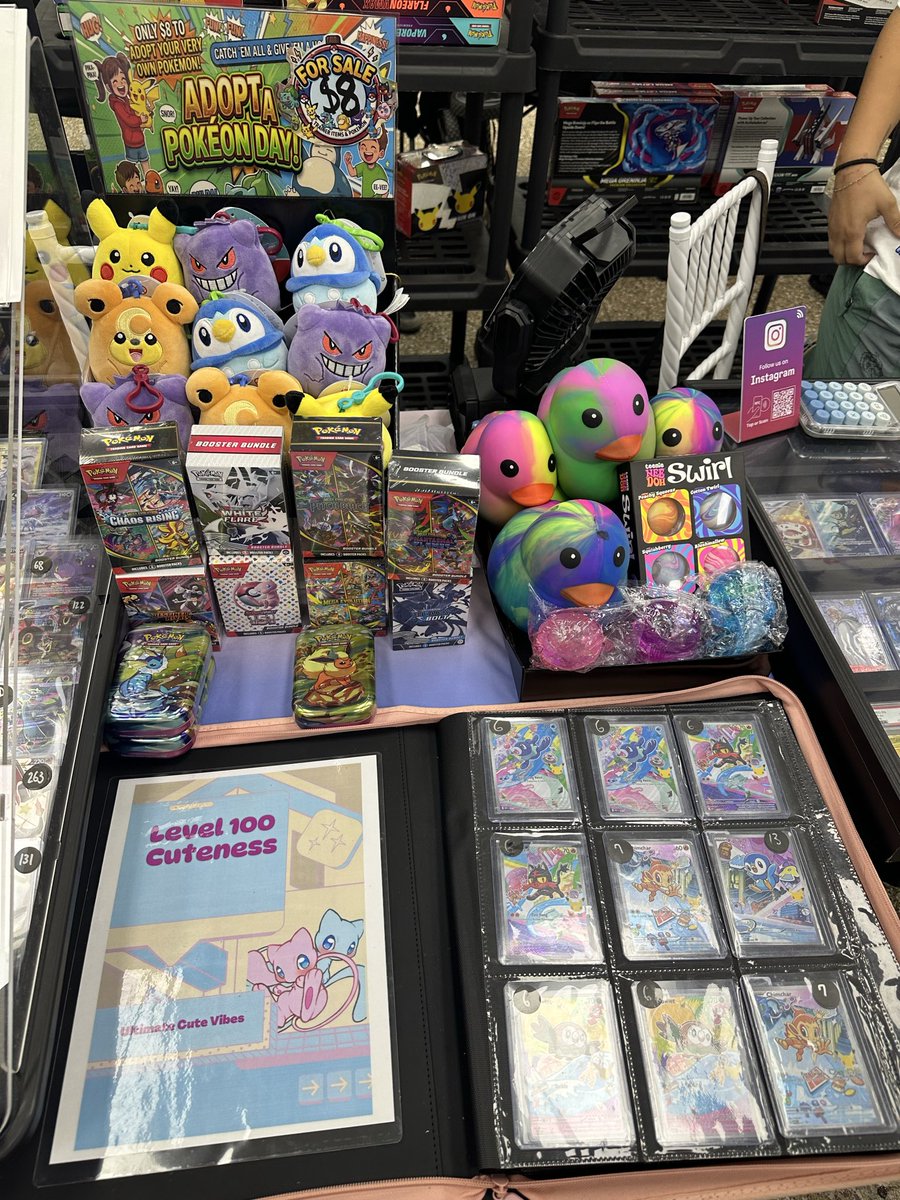 11bats's tweet photo. @RNGingy Bruh you’re “accidentally” setting an unrealistic bar for your audience literally ruining the fun out the hobbyThe average collector it’s the chase that makes the hobby fun not the illusion of constant winning.But here comes you o look at me all I get is sick pullsGet a grip lady https://t.co/Q67nobF8OB