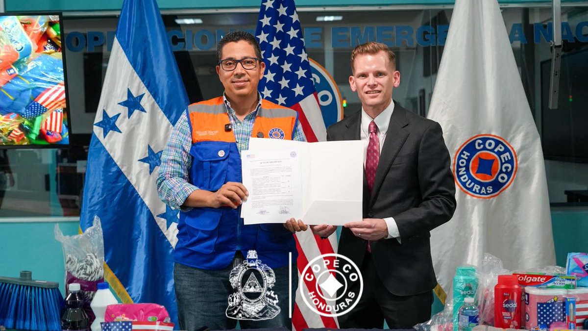 copecogob's tweet photo. Familias de la Mosquitia continúan recibiendo apoyo humanitario
🇭🇳🤝🇺🇸 La coordinación y confianza entre Honduras y sus aliados internacionales permite que continúen llegando aportes para las familias afectadas por el paso de una onda tropical en la región de La Mosquitia, Gracias a Dios.
A través del Programa Regional de Asistencia a Desastres para Honduras (RDAP), el Gobierno de los Estados Unidos realizó una importante contribución destinada a atender las necesidades de comunidades en condición de vulnerabilidad.
🦺💙 El ministro de COPECO recibió personalmente a la delegación estadounidense y expresó su agradecimiento por esta muestra de solidaridad y acompañamiento hacia las familias hondureñas que más lo necesitan. @titoasfura @ReinaldoHN
#CooperaciónInternacional #COPECO #HondurasYEEUU #Mosquitia #UnGobiernoQueHace