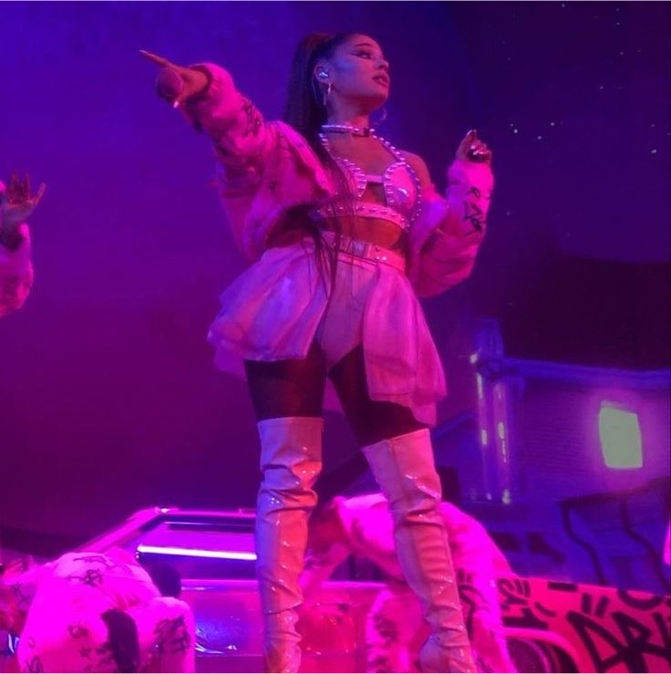 buffys's tweet photo. 7 rings eternal sunshine tour version >>> 7 rings sweetener tour version https://t.co/SLCwEouaa0