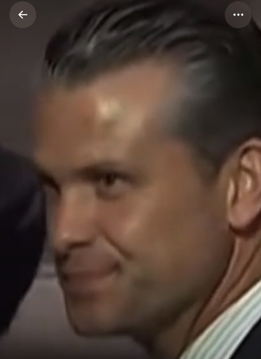 MaccallumRober1's tweet photo. @EdKrassen Heggie uses the same foundation as trump. It’s a greasy look which they could correct with some powder. https://t.co/aNMVYdcGZk
