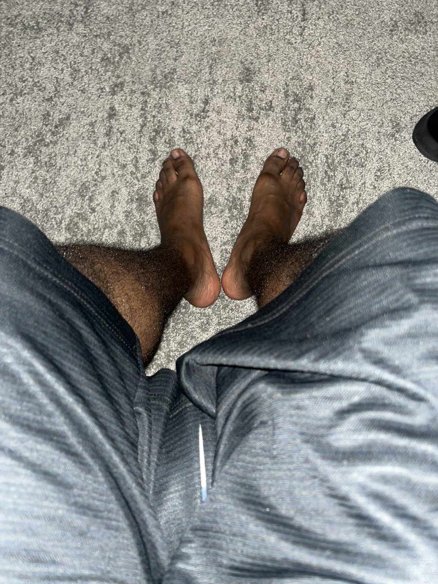 b8bro214's tweet photo. suck my toes nigga🦶🏾 https://t.co/6S4vLAwukK