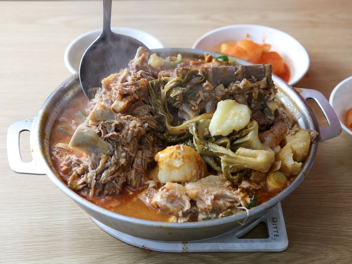 konest's tweet photo. 韓国🇰🇷ソウルは連日の真夏日…🔥

韓国には、暑い日に熱いものや辛いものを食べて、夏バテを吹き飛ばそうという考え方があります🌶️

そんな夏に食べたい！ソウルのウマ辛グルメ9選をご紹介👇
https://t.co/rQQ13nYqlN https://t.co/Y7hY76k0FH