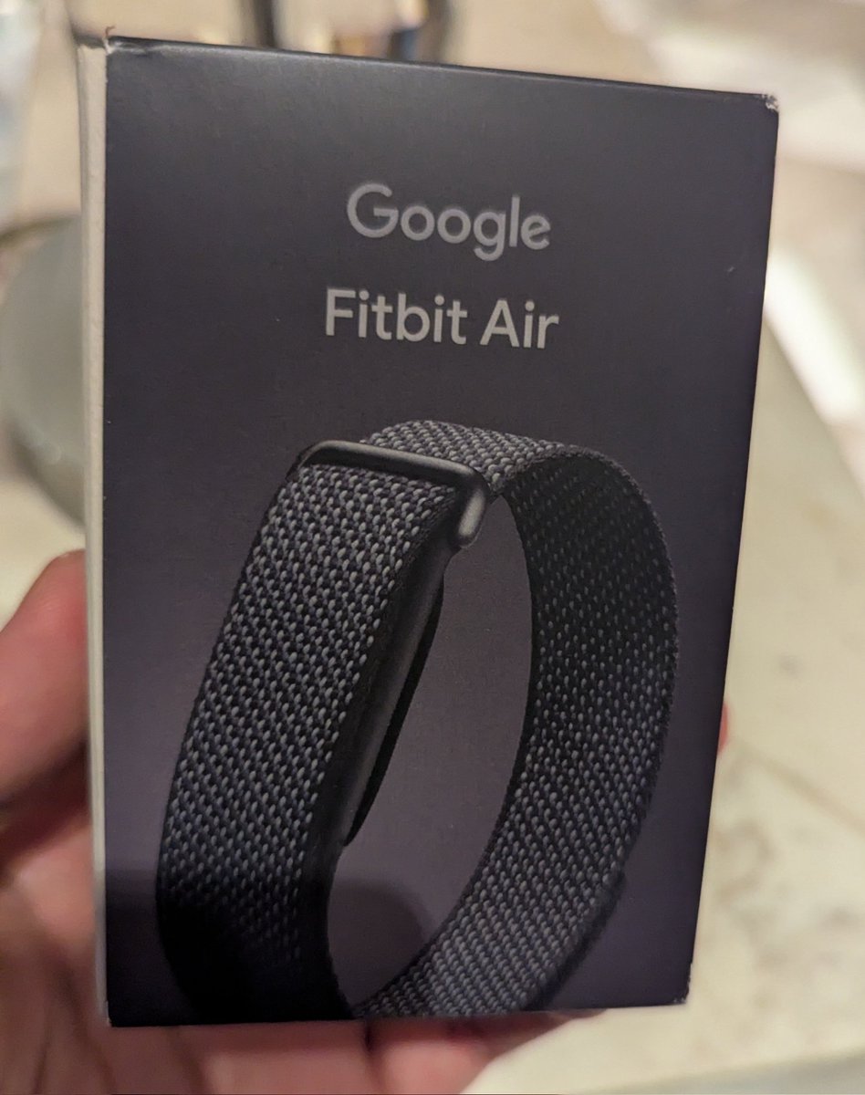 salonpasi's tweet photo. 晒个单！亚马逊海外购直邮的 #FitbitAir。物流是顺丰国际。7月2日下单，7月2日下单，7月18日发货，7月27到货。 https://t.co/f91Bz475Xe