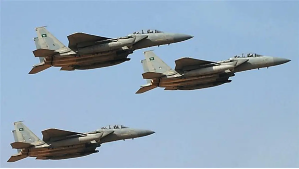 WatanNews's tweet photo. #السعودية تشن ضربات ضد ميليشيات في #العراق رداً على استهداف منشآتها البترولية
 
- الضربات استهدفت مواقع مرتبطة بالهجمات على المنشآت النفطية
- تنفيذ العملية بالتنسيق مع القيادة المركزية الأمريكية
- المملكة تستند إلى حق الدفاع عن النفس وفق المادة 51 من ميثاق الأمم المتحدة
- لا نسعى إلى التصعيد وسنرد على أي عدوان نتعرض له
https://t.co/8EpkTXw7Rw