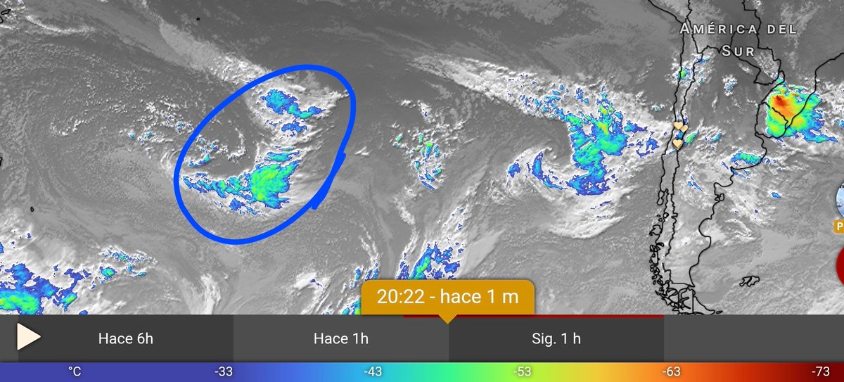 EdoWeatherman's tweet photo. ALERTA ZONA CENTRAL Y SUR ACTUALIZACIÓN.

Este jueves ingresa intenso temporal a la zona sur, dejando fuerte lluvia y viento entre Biobío y Los Lagos. Por la noche alcanza Ñuble y Maule y las primeras horas del viernes costa de O'Higgins. Por la mañana regiones de Valparaíso y Metropolitana y el viernes por la tarde región de Coquimbo y débilmente sur de Atacama. 

Lo más intenso caerá entre O'Higgins y Los Ríos, aunque la costa de Valparaíso también recibirá un evento fuerte.

Se esperan más de 40-50 mm en sectores de Maule a Biobío, concentrados en menos de 12 horas por lo tanto el riesgo de inundaciones repentinas es alto. 

Un segundo evento ingresa el sábado a la zona centro-sur con lluvia, viento y probables tormentas eléctricas. 

El escenario puede ser más complejo ya que el río atmosférico que alimenta estos eventos será categoría 3 e incluso 4 en Maule.

#Alerta. 
#SistemaFrontal. 
#Temporal.