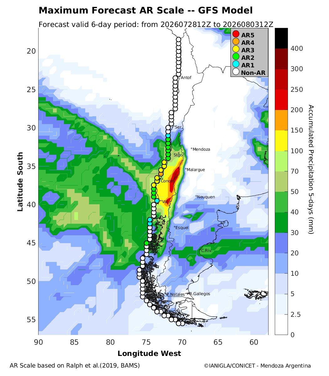 EdoWeatherman's tweet photo. ALERTA ZONA CENTRAL Y SUR ACTUALIZACIÓN.

Este jueves ingresa intenso temporal a la zona sur, dejando fuerte lluvia y viento entre Biobío y Los Lagos. Por la noche alcanza Ñuble y Maule y las primeras horas del viernes costa de O'Higgins. Por la mañana regiones de Valparaíso y Metropolitana y el viernes por la tarde región de Coquimbo y débilmente sur de Atacama. 

Lo más intenso caerá entre O'Higgins y Los Ríos, aunque la costa de Valparaíso también recibirá un evento fuerte.

Se esperan más de 40-50 mm en sectores de Maule a Biobío, concentrados en menos de 12 horas por lo tanto el riesgo de inundaciones repentinas es alto. 

Un segundo evento ingresa el sábado a la zona centro-sur con lluvia, viento y probables tormentas eléctricas. 

El escenario puede ser más complejo ya que el río atmosférico que alimenta estos eventos será categoría 3 e incluso 4 en Maule.

#Alerta. 
#SistemaFrontal. 
#Temporal.