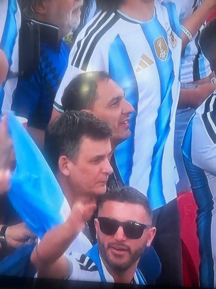 MarkismoCANOB's tweet photo. Que pasa? no les sobró guita de las vacaciones que se hicieron con la del socio?  Hijos de puta https://t.co/QIbNAopwmD