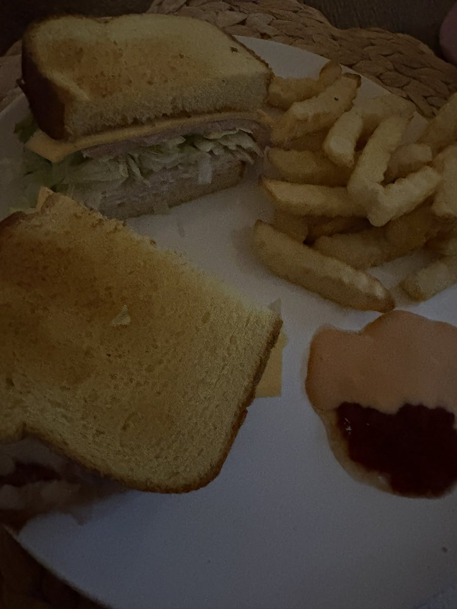 TIEDTODOOM's tweet photo. @OooWowieee sammich https://t.co/nvLgbwXPbC