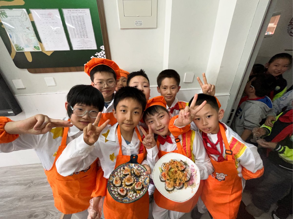 winddgamez's tweet photo. 周末带娃解锁“厨房小帮工”任务，揉面团、摆水果，笑着闹着把时光酿成小确幸 https://t.co/ZjG1ampSiJ