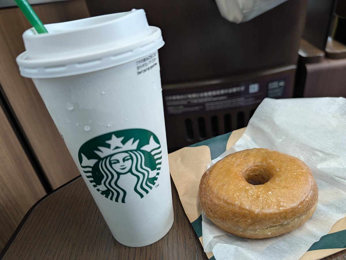 wonka1030's tweet photo. おはようございます

本日のスタバモーニング
チキン&amp;チーズアラビアータ 石窯フィローネ
シュガードーナツ
アイスパッションティー

パッションティーには、ホワイトモカシロップ追加で、ミルクティーに
紙カップだから色が見えないけど、ピンク色になるから、可愛い❤

#スタバ https://t.co/nSAhQn9IWa