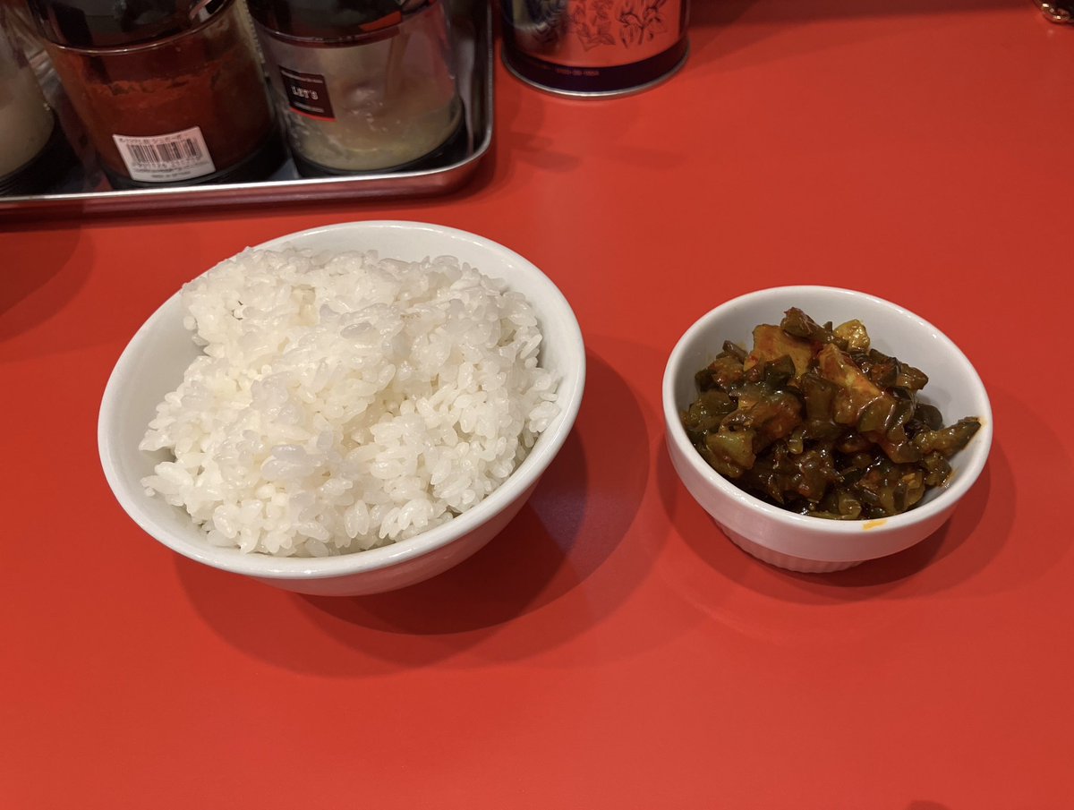 3Nonakaya's tweet photo. 十条の三代目野中家です

本日も通常営業となります🈺

十条で家系ラーメンを食べるなら
三代目野中家へ‼️
自慢のスープをぜひご賞味ください🍜

ライスと相性抜群の裏ガッパも
常備&amp;食べ放題💯😍

限定キャンペーンもまだまだ継続中🉐

ご来店をお待ちしております🙇‍♂️

#三代目野中家
#家系ラーメン https://t.co/kFJYMOJXDG