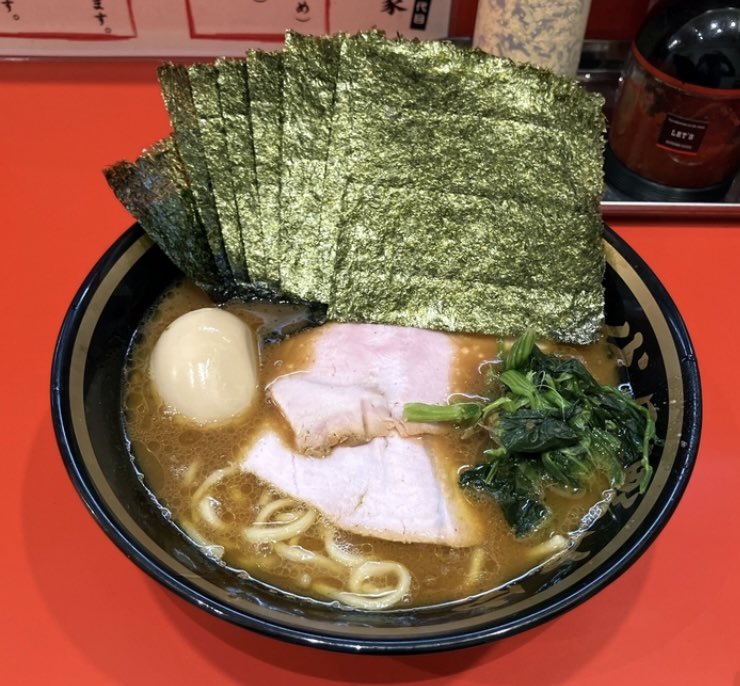 3Nonakaya's tweet photo. 十条の三代目野中家です

本日も通常営業となります🈺

十条で家系ラーメンを食べるなら
三代目野中家へ‼️
自慢のスープをぜひご賞味ください🍜

ライスと相性抜群の裏ガッパも
常備&amp;食べ放題💯😍

限定キャンペーンもまだまだ継続中🉐

ご来店をお待ちしております🙇‍♂️

#三代目野中家
#家系ラーメン https://t.co/kFJYMOJXDG