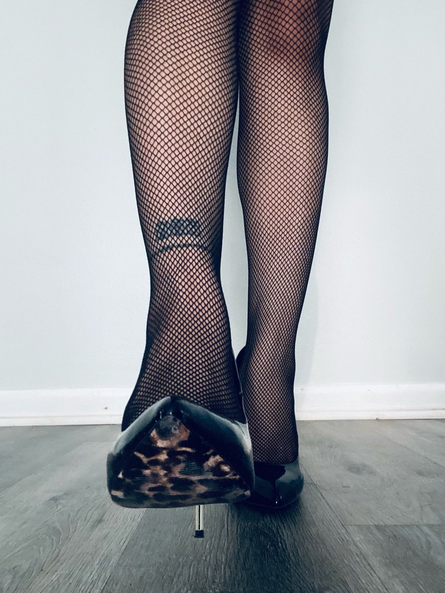 paydemonia's tweet photo. cushion to my heels 

feetfetish loser trample findom https://t.co/AlyR16NRS0
