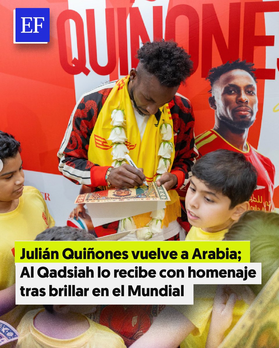 ElFinanciero_Mx's tweet photo. ⚽🇲🇽 Julián Quiñones regresó a Arabia Saudita tras su participación con la Selección Mexicana en el Mundial 2026 y fue recibido con una bienvenida especial por parte del Al Qadsiah.
El delantero, que marcó cuatro goles en la Copa del Mundo, fue recibido en el aeropuerto por aficionados, firmó autógrafos y recibió un reconocimiento de su club por su destacado desempeño