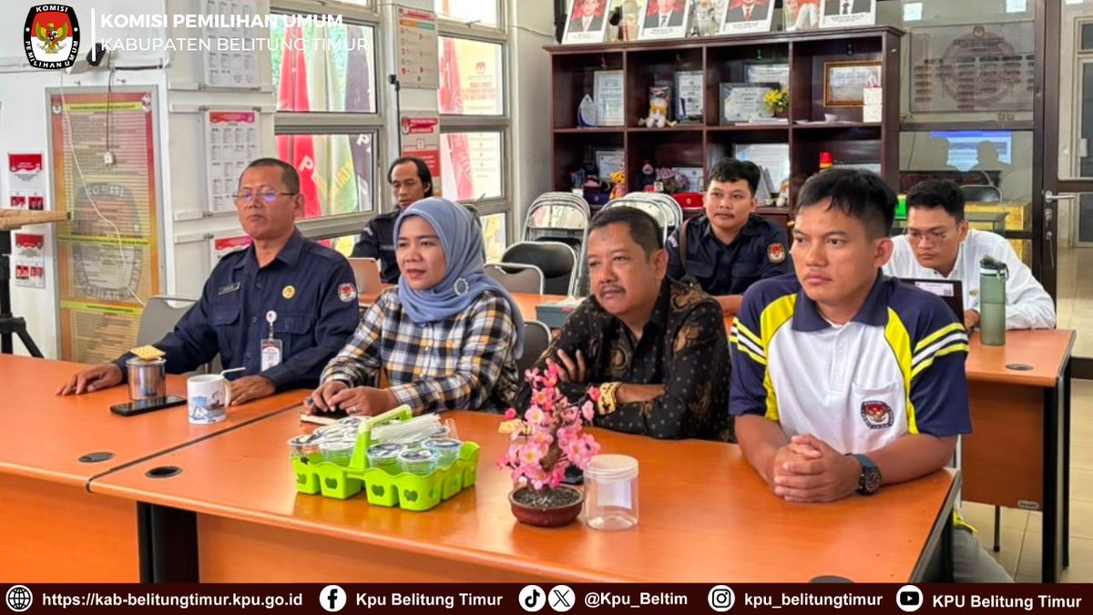 Kpu_Beltim's tweet photo. #TemanPemilih,KPU Kab. Belitung Timur mengikuti kegiatan Bedah Buku Comparative Overview of Political Finance Systems in Indonesia, Malaysia, the Philippines and Timor-Leste: The Regional Context and the Way Forward secara daring melalui Zoom Meeting pada Selasa (28/7/2026). https://t.co/3knqrVpeCs