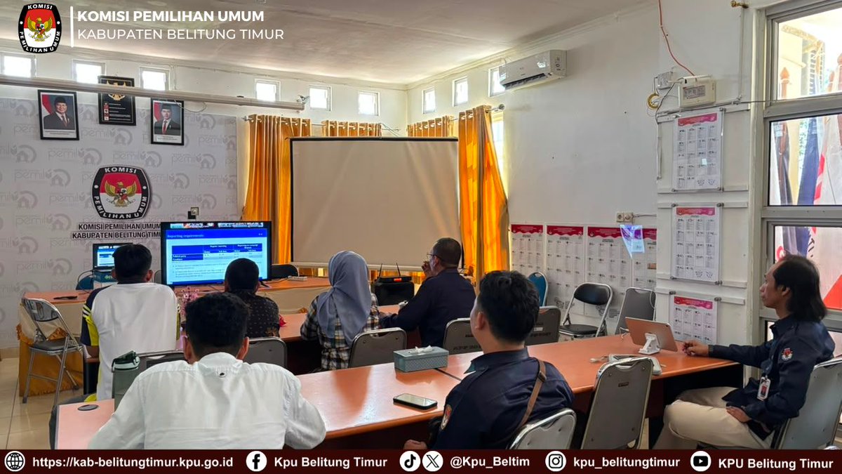 Kpu_Beltim's tweet photo. #TemanPemilih,KPU Kab. Belitung Timur mengikuti kegiatan Bedah Buku Comparative Overview of Political Finance Systems in Indonesia, Malaysia, the Philippines and Timor-Leste: The Regional Context and the Way Forward secara daring melalui Zoom Meeting pada Selasa (28/7/2026). https://t.co/3knqrVpeCs