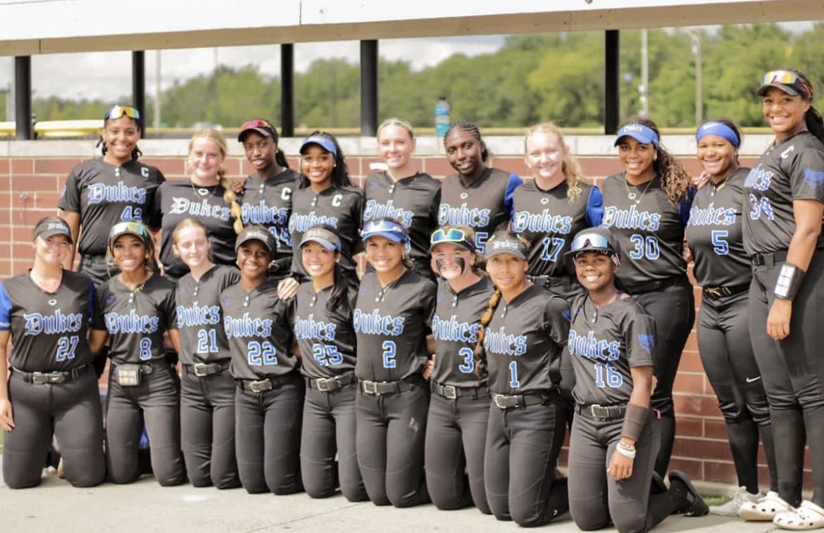 KaylinEvans28's tweet photo. Last week was a wrap for the @Dukes16uNat summer season!! I’m so grateful to be able to play with an amazing group of young ladies who love to ball out! Thank you to Coach @ToddMayfield85 and Coach Quinn for pushing me beyond my limits and seeing the best in me!! 
K42 OUT!! 🎤 https://t.co/vxYYkorYDb