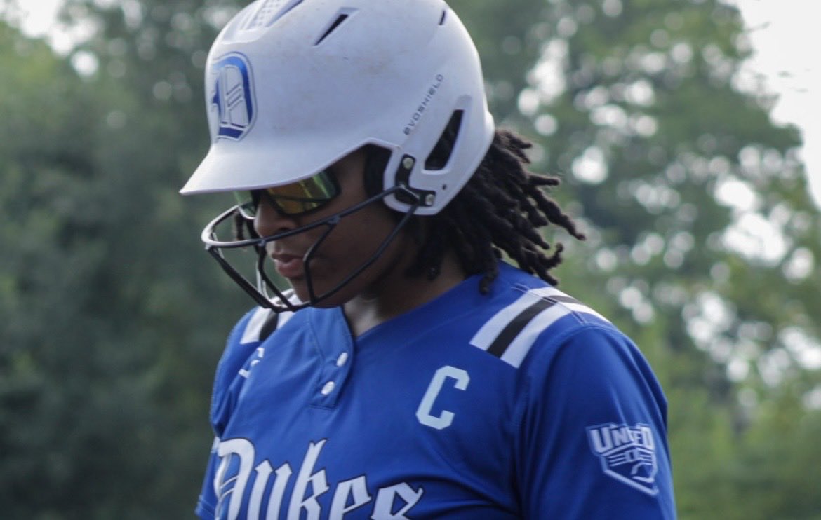 KaylinEvans28's tweet photo. Last week was a wrap for the @Dukes16uNat summer season!! I’m so grateful to be able to play with an amazing group of young ladies who love to ball out! Thank you to Coach @ToddMayfield85 and Coach Quinn for pushing me beyond my limits and seeing the best in me!! 
K42 OUT!! 🎤 https://t.co/vxYYkorYDb