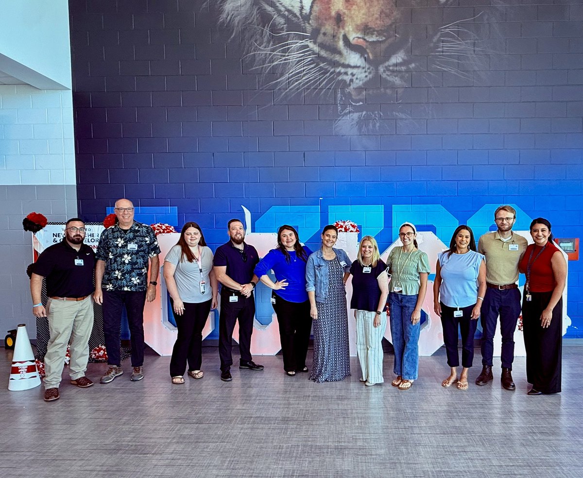 annabelsramirez's tweet photo. Officially part of the pod! 🌊🐬💙 We can’t wait to make waves together this school year. @kaffiems #CCISD https://t.co/w7PJWXRITc