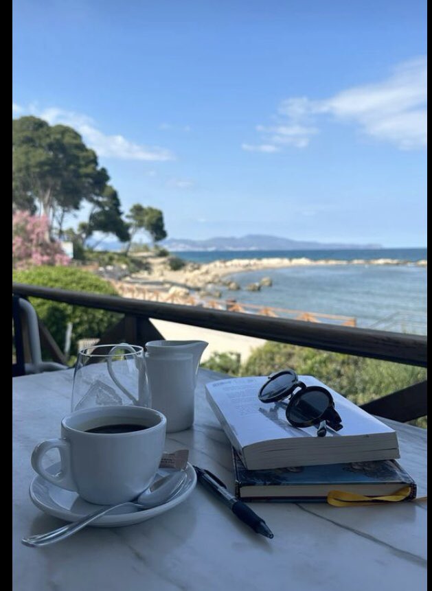bircan3489's tweet photo. Kırmamak, kırılmaktan daha büyük bir asalettir..
🌿🌸🍃
Günaydın..☕️☕️ https://t.co/Gl9izzTZQi